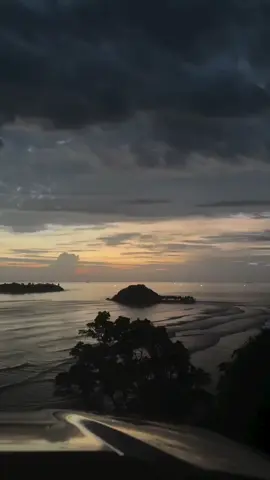 pantai aia manih  @almafisherr__ #pantaiairmanis #senja #viewpantai #soundminang #minangrancak #pantai #fyp 