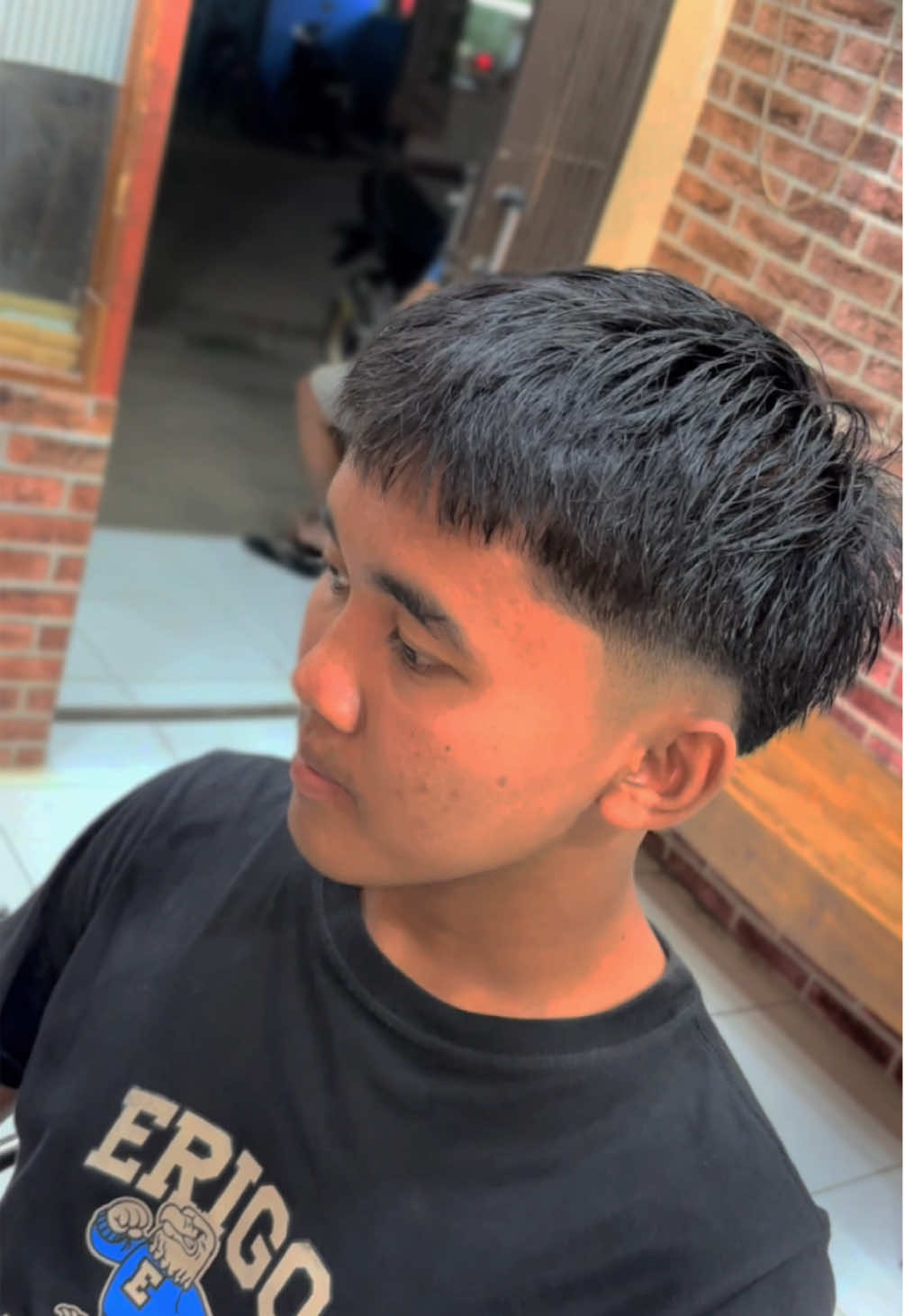 2 jari muter ga tuh 🤣🤣 #lowfade #modelrambutpria #fypppppppppppp #cukurrambut #taperfade 