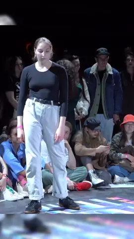 Gulya Waving #illusion #popping #dance #kids #bestdance 