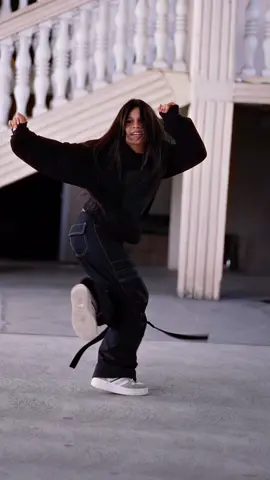 New dance🤍🫶🏻#keşfetteyizzz #dancer #kesfetteyiz 