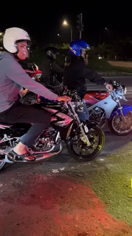 Jam mepett🚦 #4u #nightride #ninja150 #2takloversindonesia #ninjass #twostroke #fyp #masukberanda #batamhits 