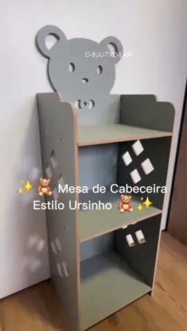 O quarto das crianças vive bagunçado e você já cansou de ver brinquedos e livrinhos espalhados? 🧩 A solução está aqui: Mesa de Cabeceira Infantil com design de urso! 🧸✨ Compacta e funcional, ela transforma a desordem em um cantinho organizado e cheio de encanto. Fácil de montar (sem ferramentas!), leve e resistente, é perfeita para guardar brinquedos, livros e objetos do dia a dia – deixando o ambiente mais seguro e lindo. 🌟 Deixe o quarto dos pequenos mais mágico e organizado hoje mesmo! 🌟 👉 Comenta 