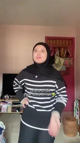 hello pear body shape gurlies!🍐🤍 IT’S TIME TO SHINE cuz i’m gonna guide you, celana yang memang OKEEE binggo untuk pear body shape bodies, btw aku petite jg 152cm/65kg🥰 #pearbodyshape #ootd #pants #petitefashion #soufberry 