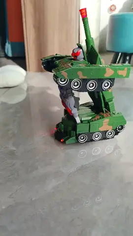 Đồ chơi xe tăng tự động biến hình robot có nhạc đèn #xuhuongtiktok #fpyシ #viralvideo 