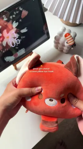 cute gift choice i guess 🎁 very squishy plus handy travel neck pillow #travel #travelpillow #pillow #travelneckpillow 