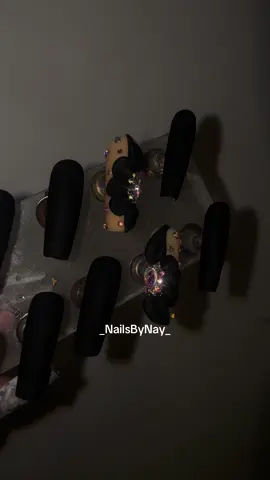 Offre : 2 poses de press on nails achetés, la 3eme offerte 💅🏼💋
