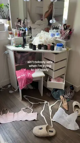 Organized chaos #grwm 