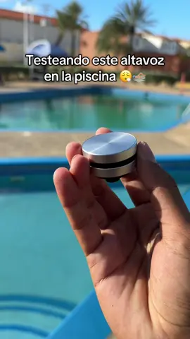 Perfecto para fiestas en la piscina 🤤 Enlace en la bio para comprar  🔊 #soundswavez #portablespeaker #bluetoothspeaker #jbl #music 