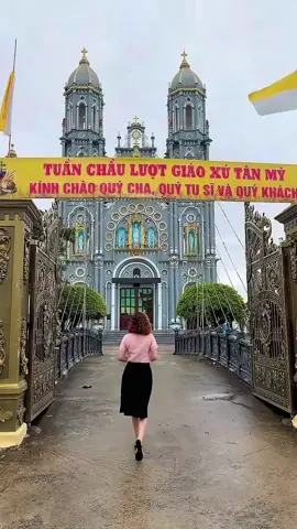 Bạn có biết giáo xứ Tân Mỹ - Giáo phận Thái Bình? Nằm tại thôn Tân Mỹ, xã Quỳnh Ngọc, huyện Quỳnh Phụ, cách Tòa Giám mục khoảng 30km về phía Bắc, giáo xứ là điểm sáng đức tin với Thánh đường Thánh Phêrô Tông đồ được cung hiến năm 2007! Hôm nay, Nhà May Hảo có mặt tại đây, trực tiếp lấy số đo chuẩn bị Lễ phục cho ca viên giáo xứ. Với tiêu chí “Áo đẹp từ đo tận nơi”, chúng tôi hy vọng Áo Alba không chỉ phục vụ đúng nghi thức mà còn vừa vặn theo từng dáng người, giúp ca viên tự tin dâng lời ca tụng Chúa! 🙏✨#đồng_phục_ca_đoàn_công_giáo #Nhà_May_Hảo #Áo_alba #may_đo_online_bán_sẵn 