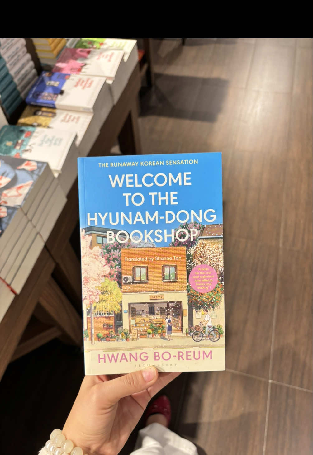 This book helped me get through the drought of my reading slump and brought back my spark for reading. Attending the book talk and signing was such a wonderful experience 🥰 #mibf2025 #fyp #welcometohyunamdongbookstore #hwangboreum 