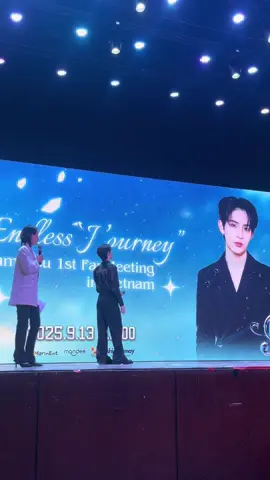 ảnh mê cái bài này lắm @JS @ker #jamessupamongkon #xuhuong #dmd #jamesfanmeetinginvietnam 