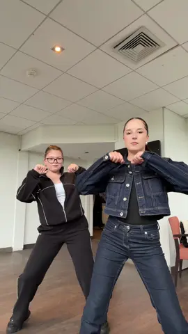 @Girl with glasses @ane_wqws #divas #girlss #dancers #fyp 