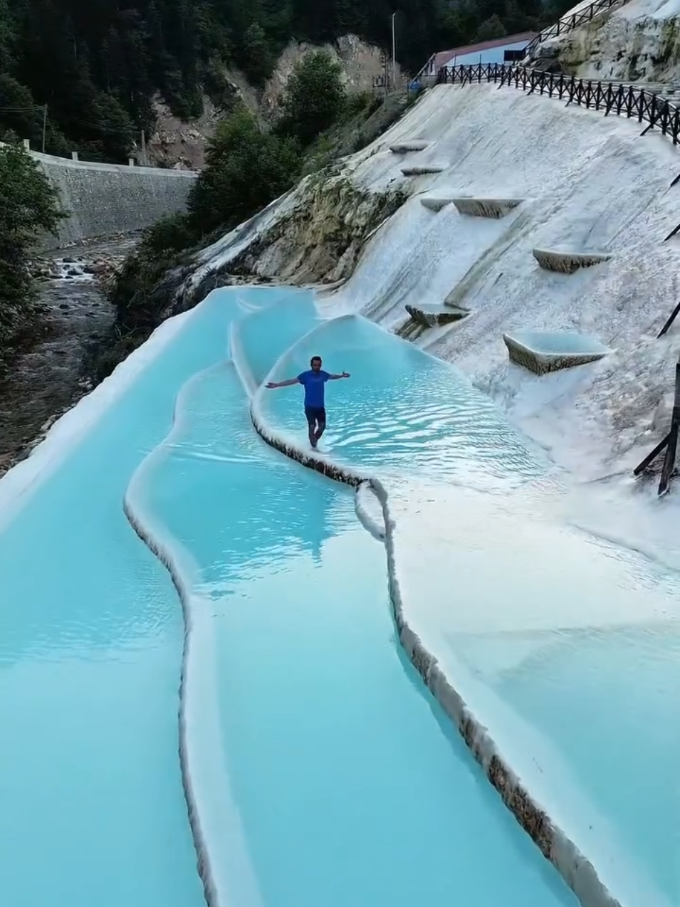 Bilenler bilir Giresun Göksu Travertenleri'ni bu kadar boş bulmak biraz şans işi 😀  Hazır denk gelmişken de her açıdan sizlere göstermek istedim keyifli seyirler 🙂 #giresun #dereli #göksutravertenleri #keşfet #reels 