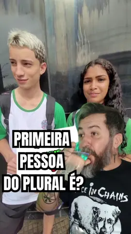 PRIMEIRA PESSOA DO PLURAL É? Créditos @Rei das Pegadinhas #renansemfrescura #tik #humor #respostas #perguntas 