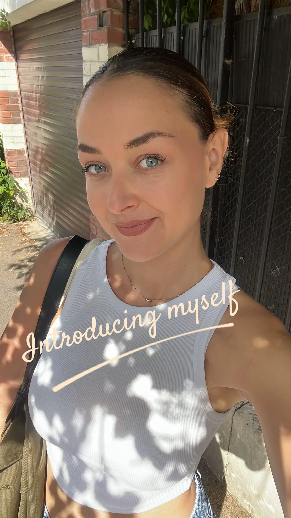 Petite présentation 🌞 #presentation #mannequin #creatricedecontenu #unpeudemoi 