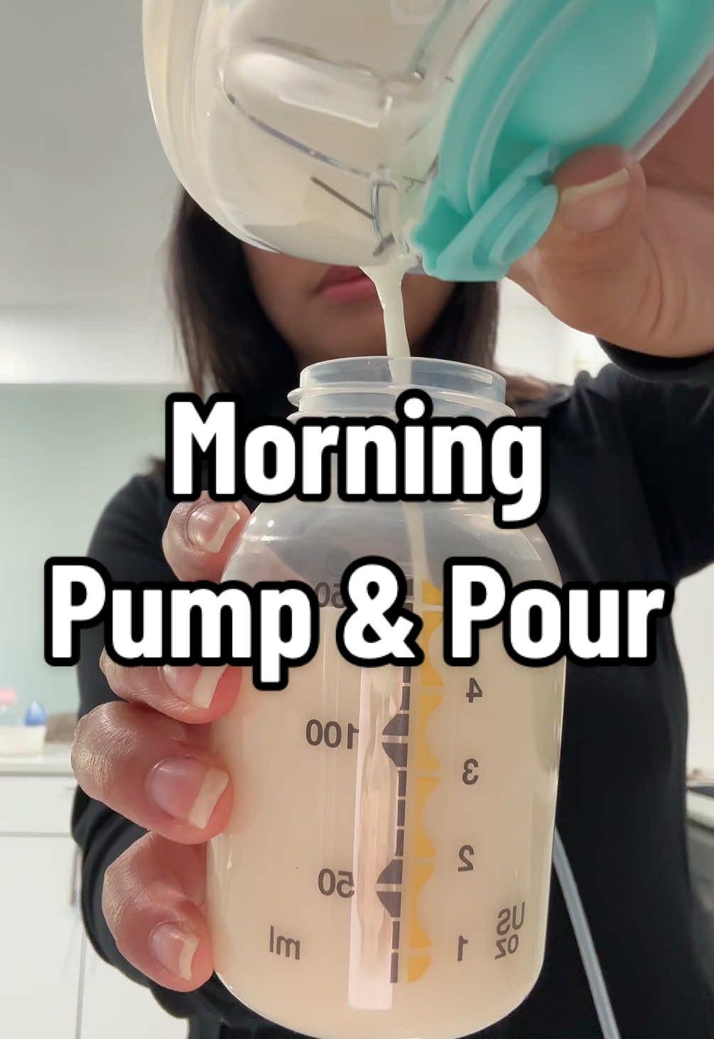 Feeling so blessed I’m able to feed my baby and build a stash ☺️ #pumpandpour #morningpour #pumpingmom #breastmilk #morningpump 