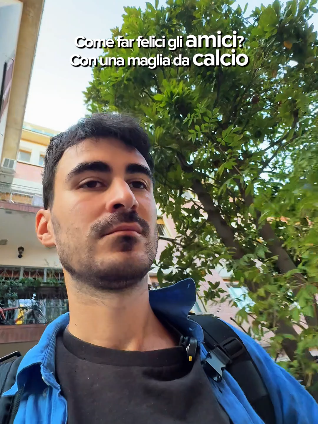 Come far felici gli amici? Delle volte basta poco Grazie @maglierandom, abbiamo scoperto l'esistenza di una squadra di cui faremo il tifo d'ora in poi #TikTokCalcio #SerieA #GiftedBy