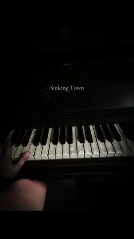 Sinking Town - Yoeko Kurahashi @Ryonoske #piano #oldpiano #sinkingtown #yoekokurahashi #japan 
