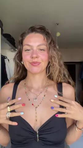 Dönem dönem bir şeylere sarıyorum. Şu an da makyaj yapmaya ve doğal olarak da cilt bakımına sardım. Yeni ürünler aldım günlük makyajım için onları da beraber deneyelim ✨🤩❤️  Kullandığım ürünler -Kapatıcı: @Lancôme  -Allık: @cream co.  -Aydınlatıcı: @Rare Beauty  -Pudra, Kaş sabitleyici, bronzer: @NYX Professional Makeup  -Maskara: @L’Oréal Paris  *reklam yokturrr!