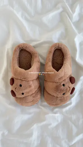 OMG!!😍Croissant Jellycat slippers🥐✨#girlythings #girlyaesthetic #girlyfinds #girlygirl #girlyvibes #jellycat #furryslippers #slippers 