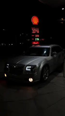 🎱🚶🏽 . #fyp #srt #chrysler300 #gas #srt8 