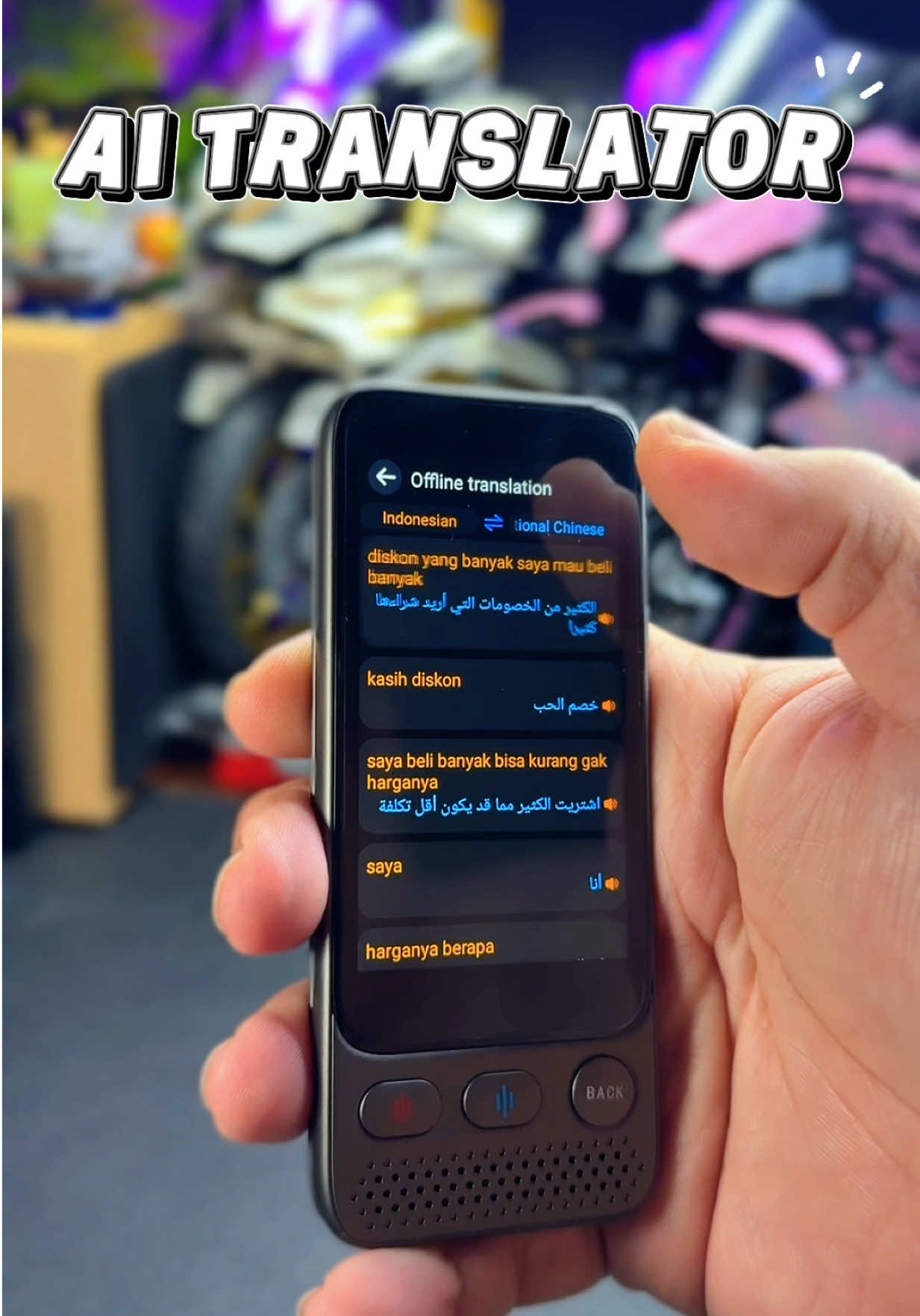AI Translator – Penerjemah pintar yang bisa dua arah! 🔥 Ngobrol sama orang asing jadi super gampang: kamu ngomong → langsung diterjemahin, mereka jawab → langsung balik ke bahasa kamu lagi. 🙌 Lebih dari 130 bahasa bisa diterjemahin instan, bisa dipakai offline maupun online, bahkan bisa foto teks untuk diterjemahin 📸⚡ dan cek kurs mata uang asing 💱. Cocok banget buat kamu yang mau umroh 🕋 atau sering traveling ke luar negeri ✈️🌍. Plus, dalam paket pembelian sudah ada sarung eksklusif + tali lanyard – praktis dibawa ke mana aja. 👉 Jangan tunggu bingung di negeri orang, pakai AI Translator, komunikasi lancar dua arah tanpa batas! 🚀 #aitranslator #TranslatorDuaArah #translatoroffline #translator #hobaba 