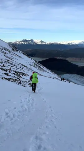 9am empezando a descender Paso John Ganer 🏔️❤️@luis.f.rochow #pasojohngardner #torresdelpaine #puertonatales #trekkingchile #glaciargrey 