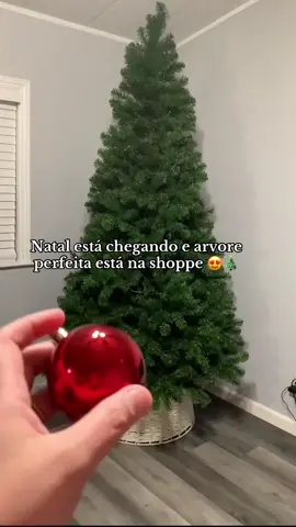 Nossa Árvore de Natal com 400 galhos já está disponível para deixar sua decoração ainda mais linda e especial. ❤️🎅 #natal #arvoredenatal #decoracao #shoppe #achadinhos 