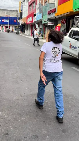 7h00 da manhã minha mãe mandou eu ir buscar o leite na bodega da merenda