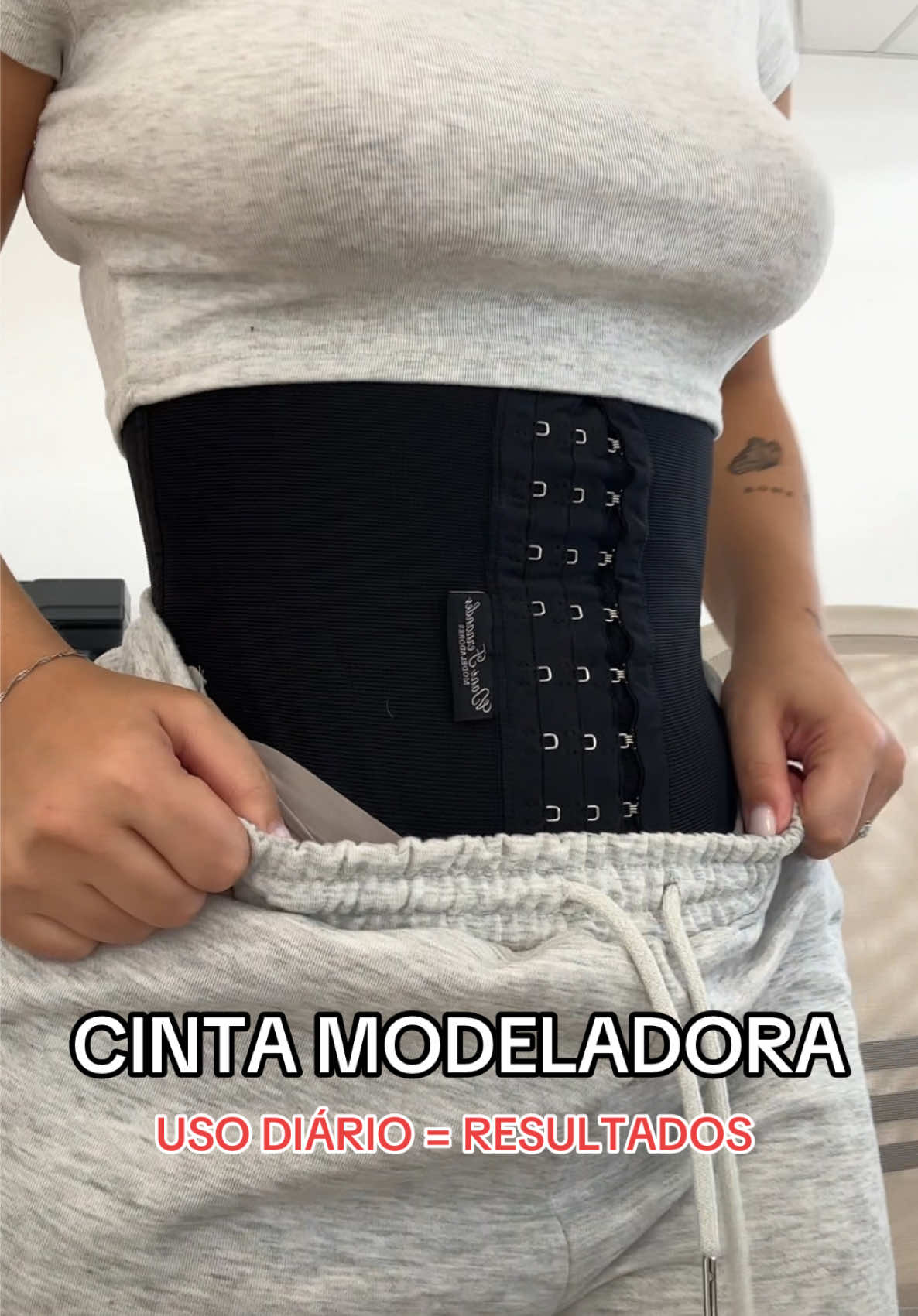 Gata, já colocou a sua Cinta hoje? 🔥 USO DIÁRIO = RESULTADOS  Cinta Modeladora 🇵🇹 de 79,90€ por apenas 59,90€ na Loja - Babilónia e no Site - link na BIO  #viral #cintas #gata #danifernandes #babilonia 