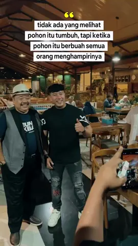 Belajarlah dari pohon... Ia sabar saat berproses, kuat saat diuji, dan ikhlas saat berbuah. Karena setelah itu, dunia yang menghampirinya.. (@ruri_repvblik)