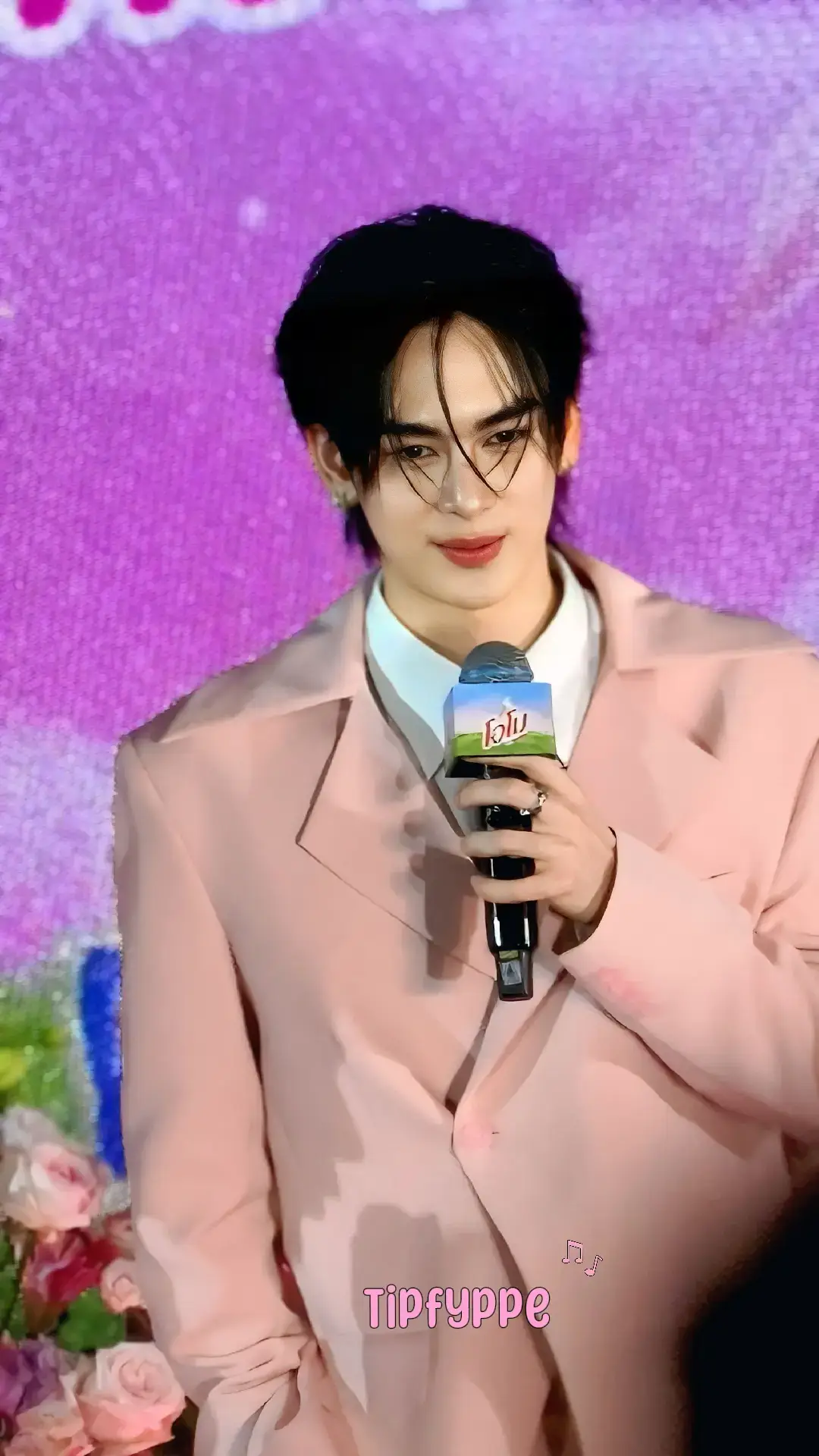 แดดเมืองไทยที่ว่าร้อน ยังสู้ความ Hot ของศิลปินคนโปรดเราไม่ได้🤭🖤🤍😁🫶💞 #OmoScentWonderxPerthSanta  #OmoScentwonder  #OmoThailand  #PerthSanta #เพิร์ธแซนต้า   @PERTHPPE @Santa 
