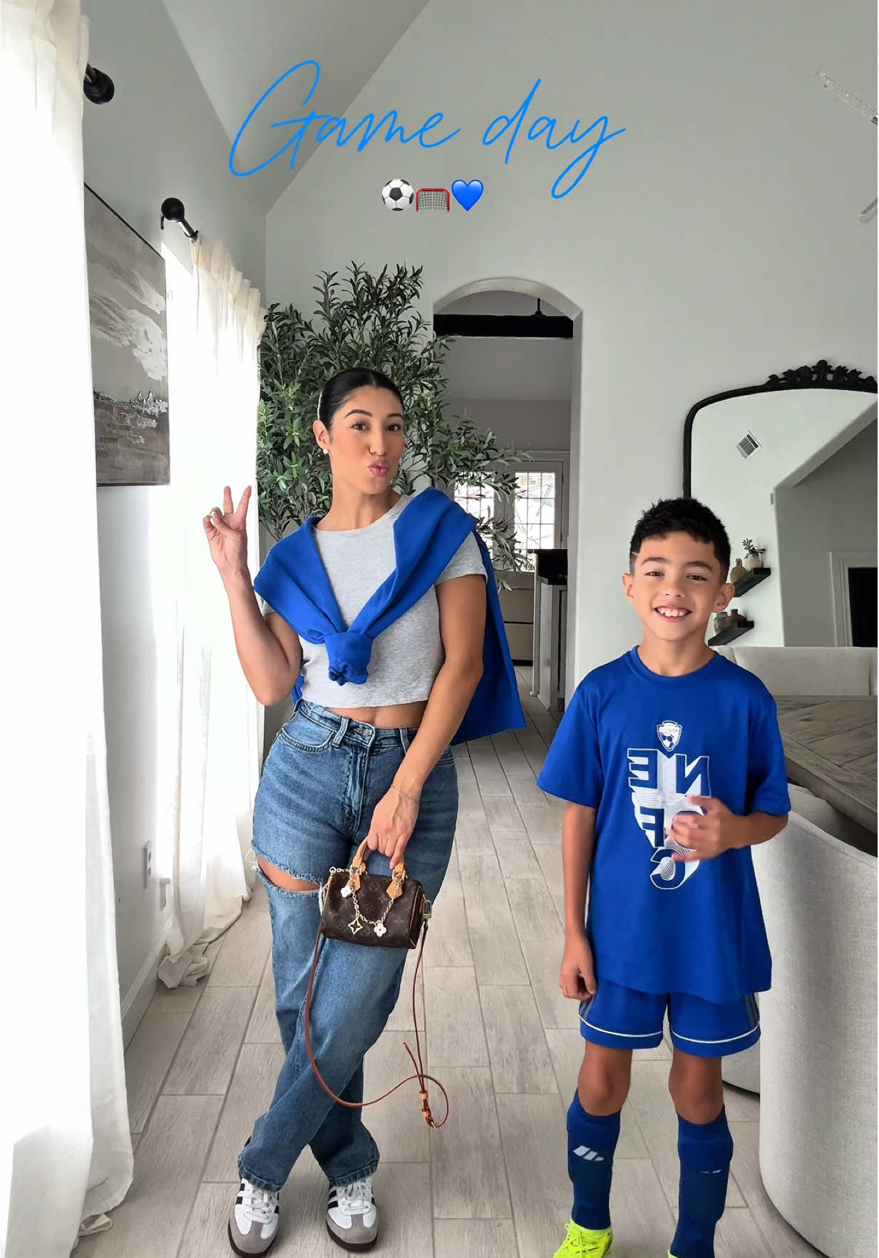 Game day with my papi! 💙#soccermom #soccermomoutfit #sportsmom #OOTD 