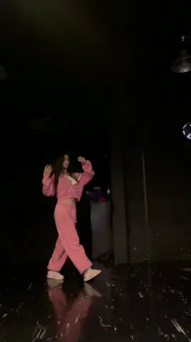 ست سوییشرتو جاگر از شاپ خودمه 💋 @Perlin_shopp آیدیه شاپ پیم بدین لینک چنل می‌فرستن براتون