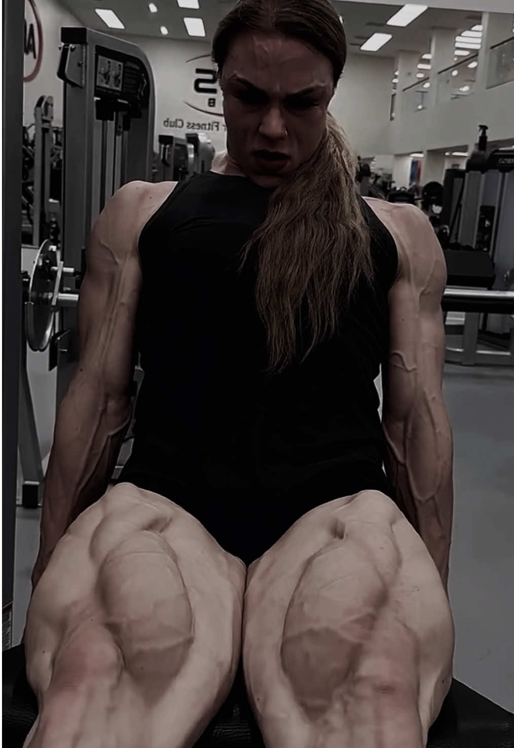 Like, Save, Comment & Follow for more of me 💣  #gymmotivation #foryoupage #viral #legs #legday 