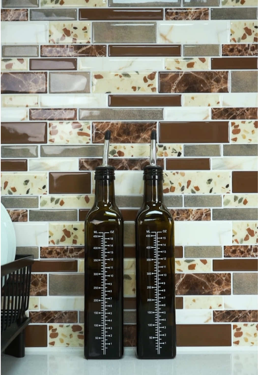 #stickgoo #peelandsticktile #homeimprovement #wallpaper #interiordesign #peelandstickbacksplash #kitchendesign #budgetfriendly #renterfriendly #DIY 