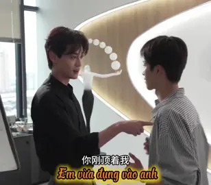 Ủa cái người bảo sợ người khác chạm vào tim đâu rồi??? Chỉ vì em nhỏ vừa diễn xong cảnh tâm trạng nên thầy bày trỏ cho em nhỏ vui đúng không? Thế là cái lần ở phòng khám thầy dỗi việc gì nên mới nói thế đúng không????#梓渝 #tianxuning #ziyu #revengedlove #bts 