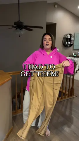 I had to grab these barrel sweatpants! They are so comfy and cute and I think there are so many fun ways you can style them! #sweatpants #barrelsweatpants #barrelpants #comfystyle #plussizestyle 