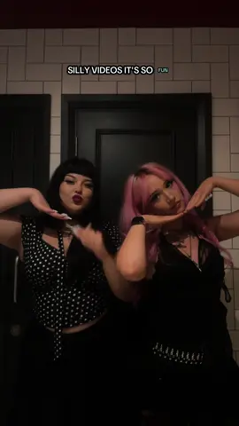 i lov my friends hehe🖤 @nina @Smelly Anouk  #ditl #dressup #photoshoot #egirl 