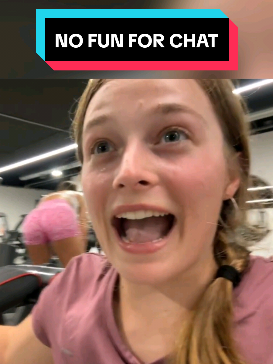 Once again qoqsik has to deal with distracting people in the background 🤣 #qoqsik @qoqsik #gym #funny #twitch #streaming 