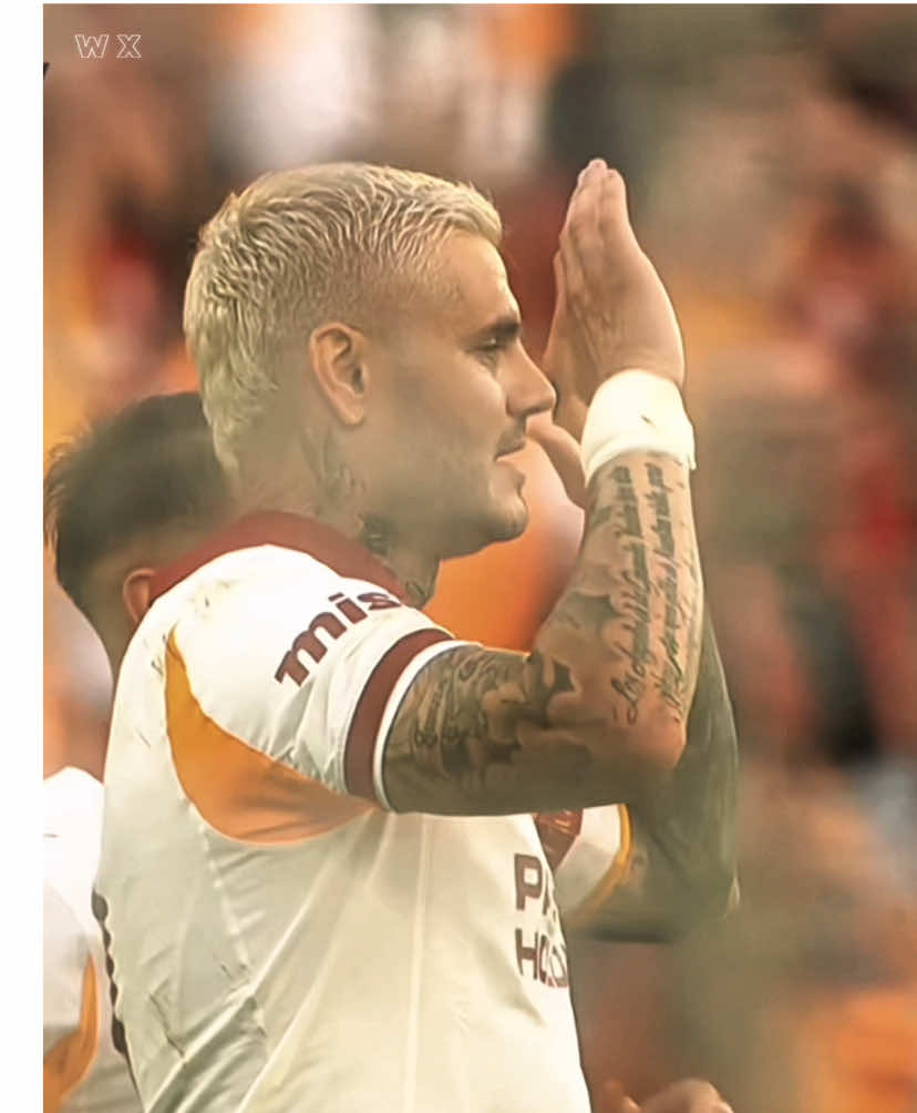 Hala eski formunda olmaması fazla kilosu olmasına rağmen golü bir şekilde koklayıp atıyor saf gölcü..                                                         #galatasaray #wx #mauroicardi 