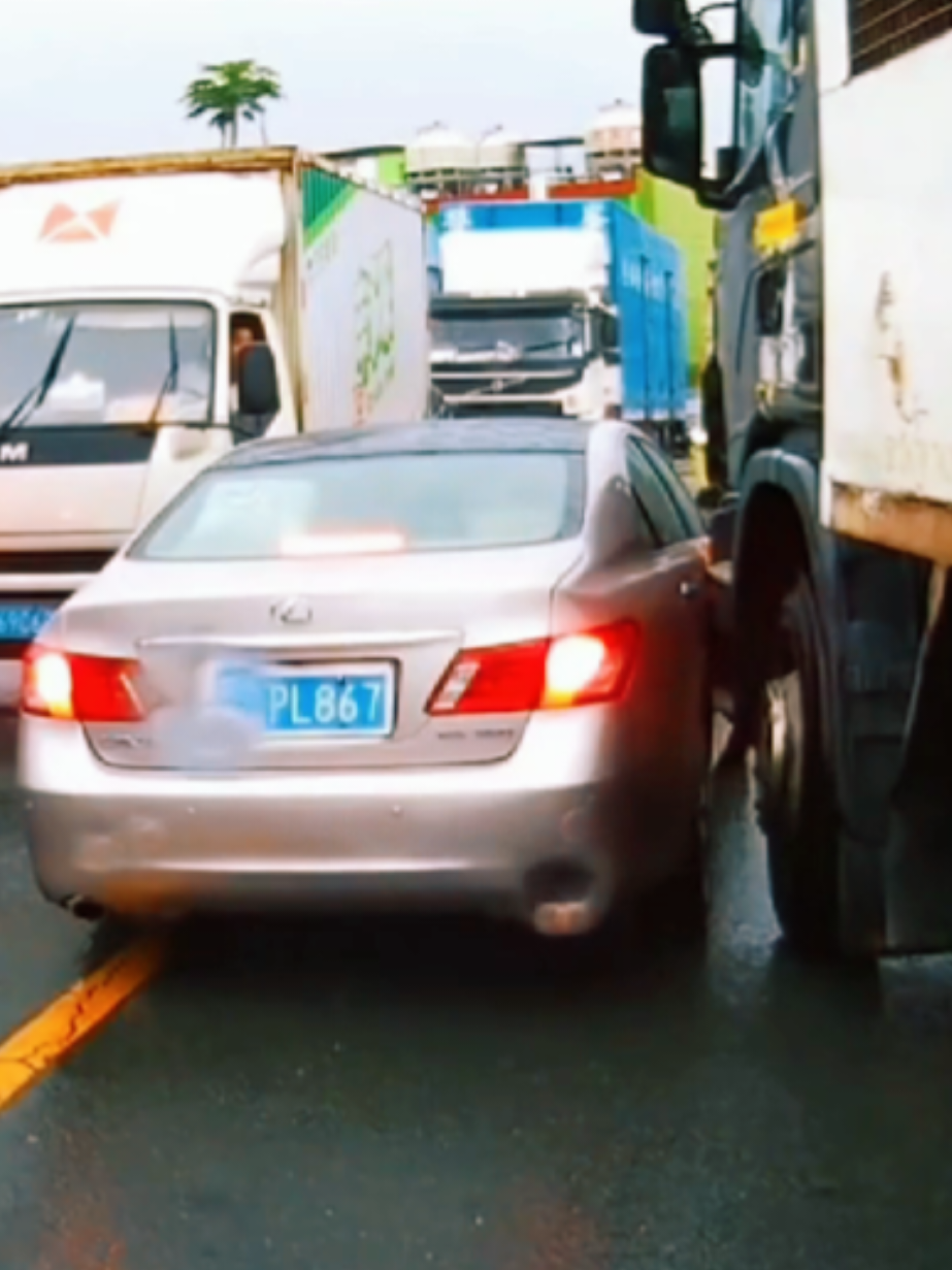STUPID DRIVER ☹️ !! #fyp #dashcam #sécuritéroutière #carcrash #accident 