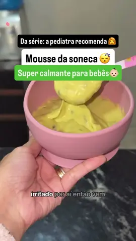 Mousse da soneca 😴💜 Uma receitinha natural, leve e super calmante que ajuda o bebê a relaxar antes de dormir. Além de nutritiva, pode se tornar parte do ritual da noite, trazendo mais tranquilidade pra hora do soninho. 👶🏻 Muitas mães me contam que se sentem exaustas porque o bebê demora horas pra pegar no sono ou acorda várias vezes durante a madrugada 💔. Essa rotina desgasta, aumenta a ansiedade e tira a paz da família inteira. Foi pensando nisso que criei o Ebook Guia Prático do Sono do Bebê. Nele você encontra orientações simples e eficazes pra transformar noites cansativas em momentos de descanso verdadeiro. 🌙 ❤️ Se você também sente que precisa de ajuda nessa fase, comenta aqui SONO que eu te envio no direct. Créditos: daniela_mendes_maternidadee #introduçãoalimentar #danoninho #alimentacaoinfantil #receitainfantil #comidaparabebes 