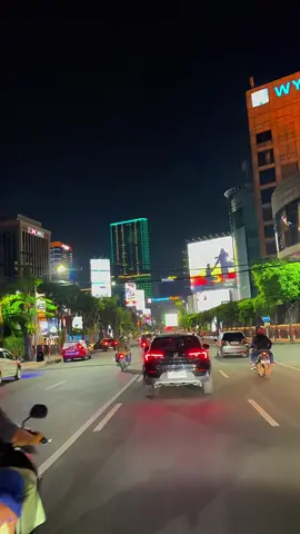 smpe budeg playlist nya ini ga bakal anu✨ #guyonwaton #pelanggaran #surabaya #citylights #night #sby24jam #surabayatiktok #tunjungan #reels #fypage #fyppp #jawatimur #trend #strywa #trends #4upage#surabayaterkini #4u #4yp 