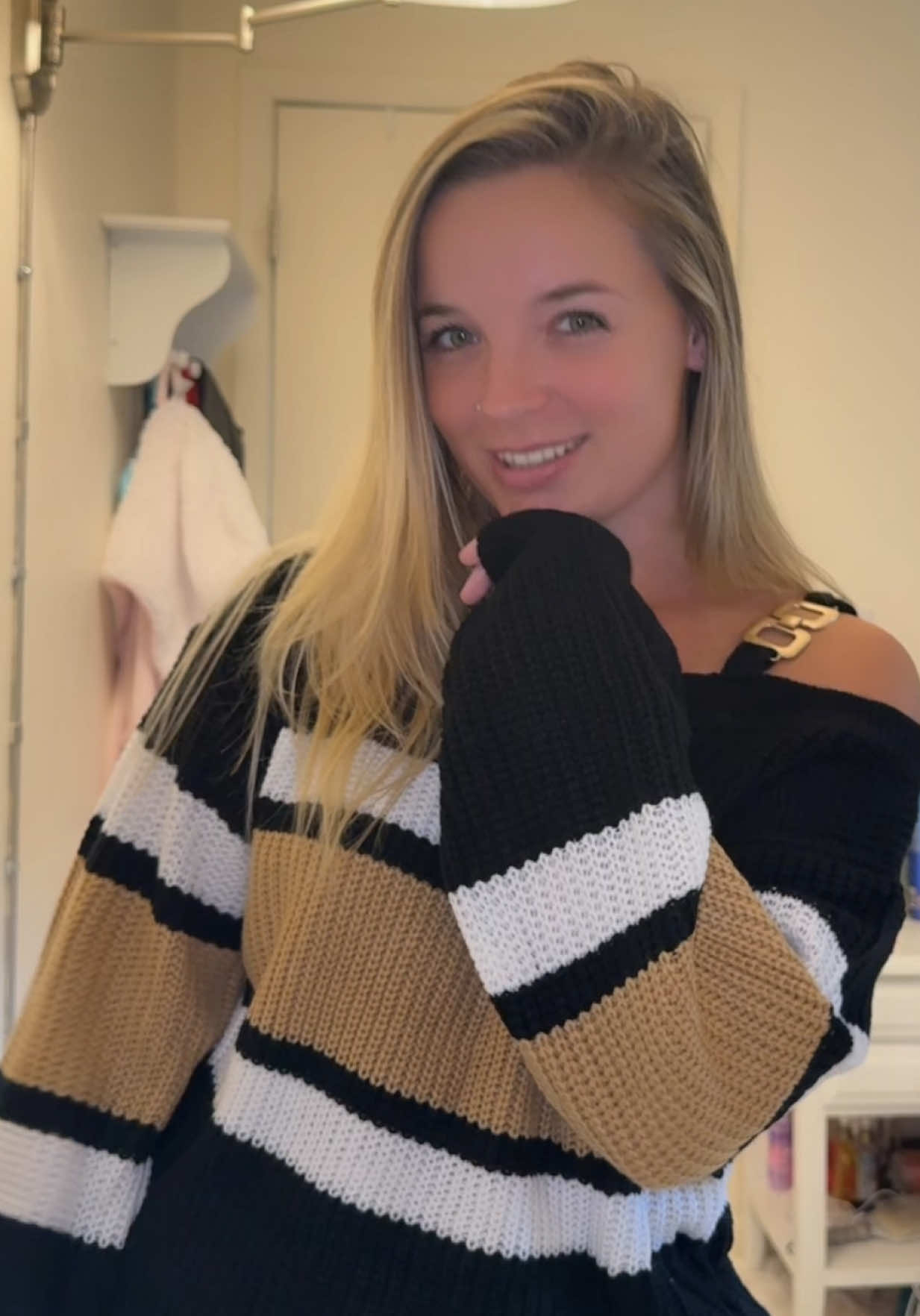 Obsessed iris an understatement!! Love this sweater!! Perfect for the fall!  #fyp #sweaterweather #fall #fallfashion #OOTD 