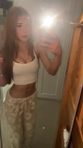 #like don’t mind the fake belly piercing this was from ages ago 