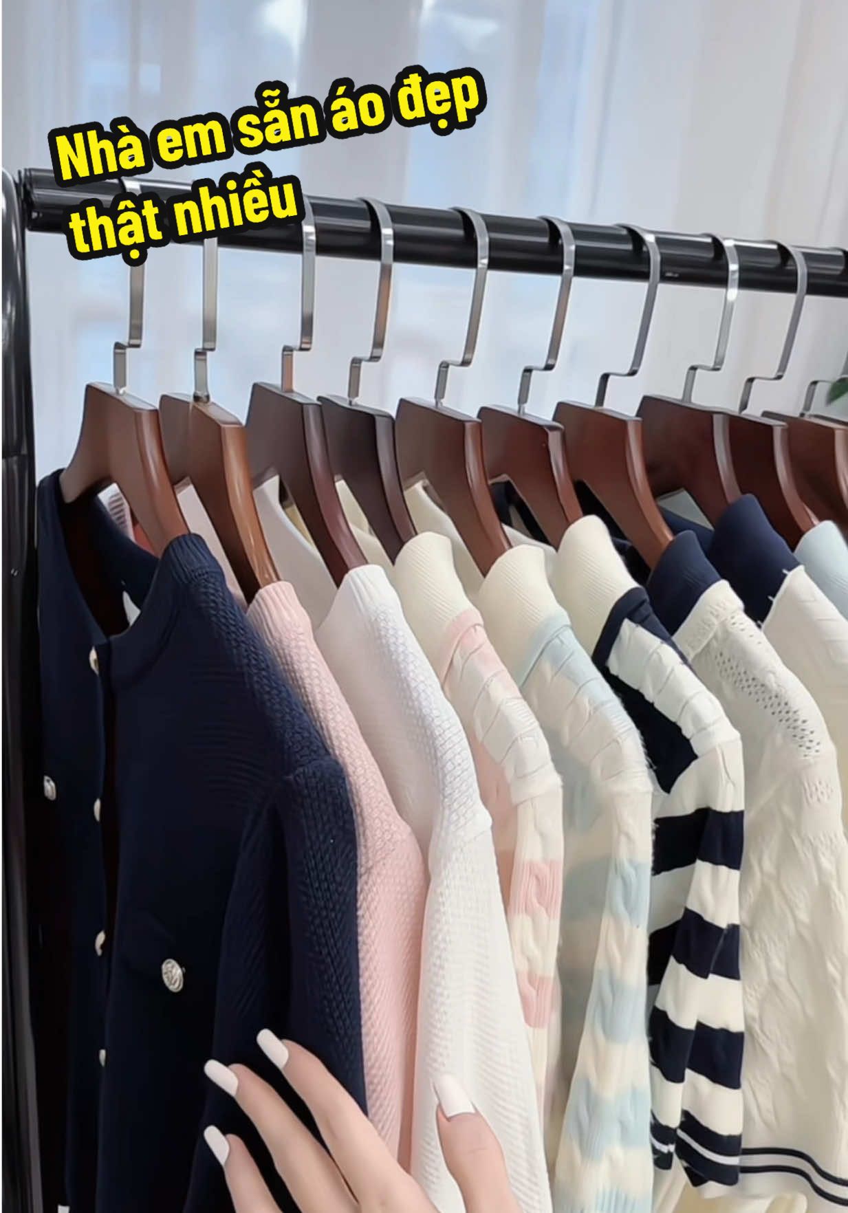 Nhà em sẵn áo đẹp thật nhiều #livehighlights #tiktokviral #thoitrangnu #huonghihi141 