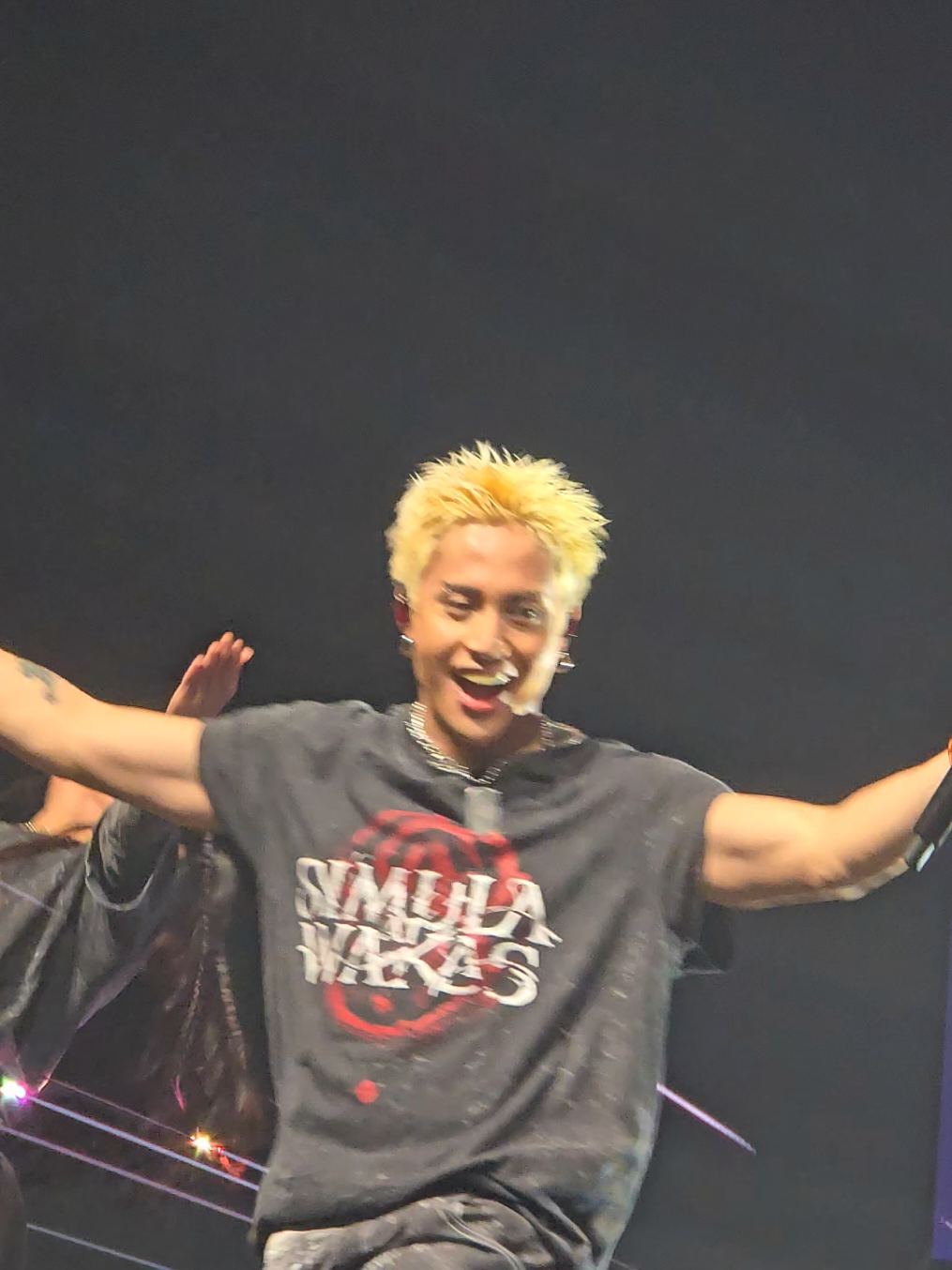 happy kenken 🫶🏻 @FELIP  @SB19 Official  #sb19_ken #simulaatwakasworldtour2025 #sb19hongkong 