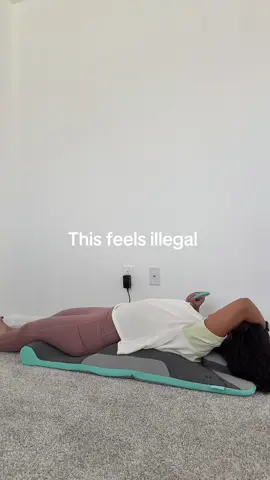 Decompresses, massages and releases every tension point in your back. #stretchitout #wellnessroutine #SelfCare #homestretch #decompression 