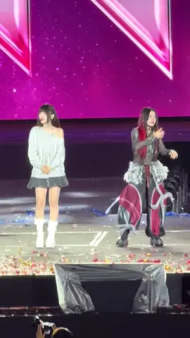 nhất quyết ko đứng kế =)) #lyhan #hansara 